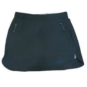 New/never worn gray tennis skirt with zipped pockets!